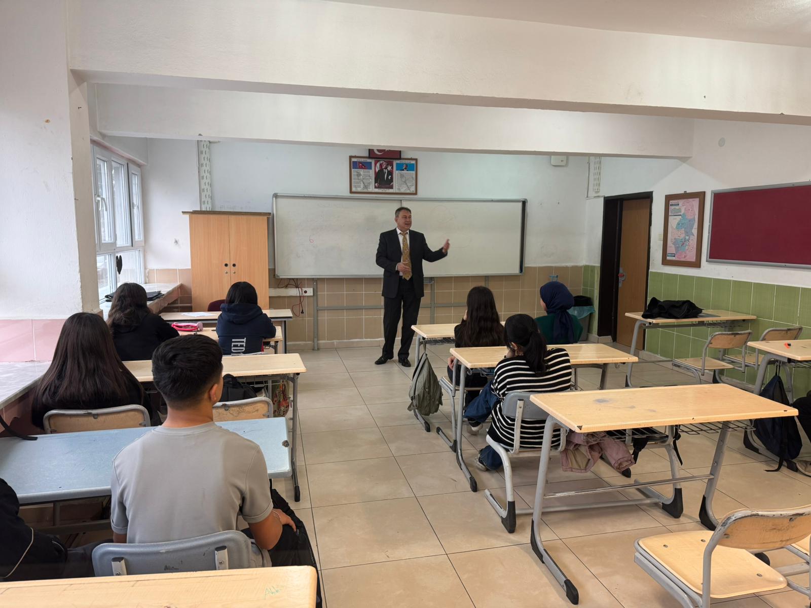 “Kendimi Tanıyorum, Mesleğimi Seçiyorum” Projesi Kapsamında Öğrencilere Kariyer Rehberliği Konferansı